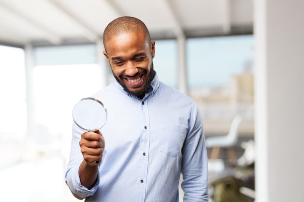 hombre de negocios negro feliz expresión