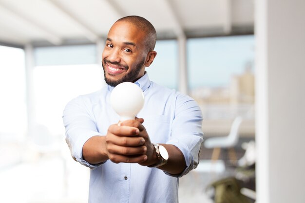 hombre de negocios negro feliz expresión