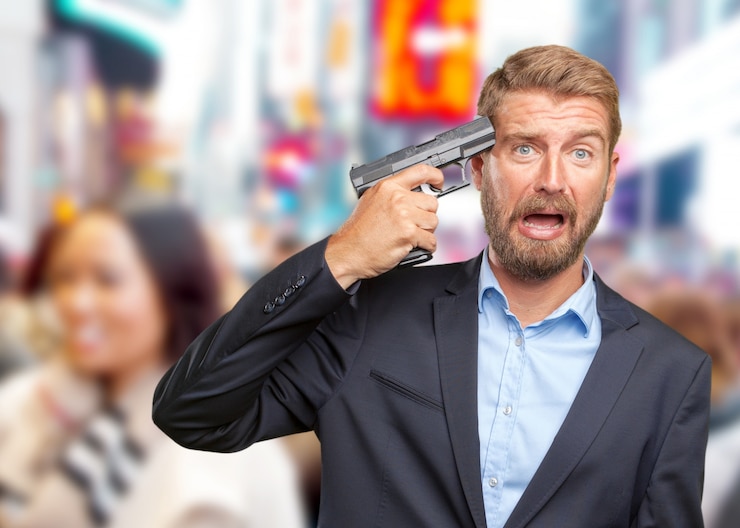 Foto gratuito hombre de negocios rubia expresión triste