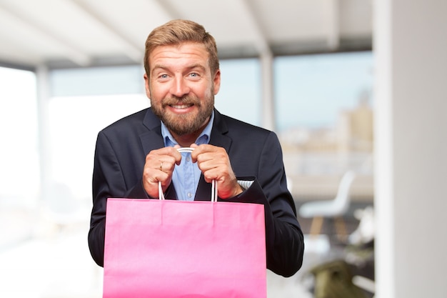 Foto gratuita hombre de negocios rubia feliz expresión