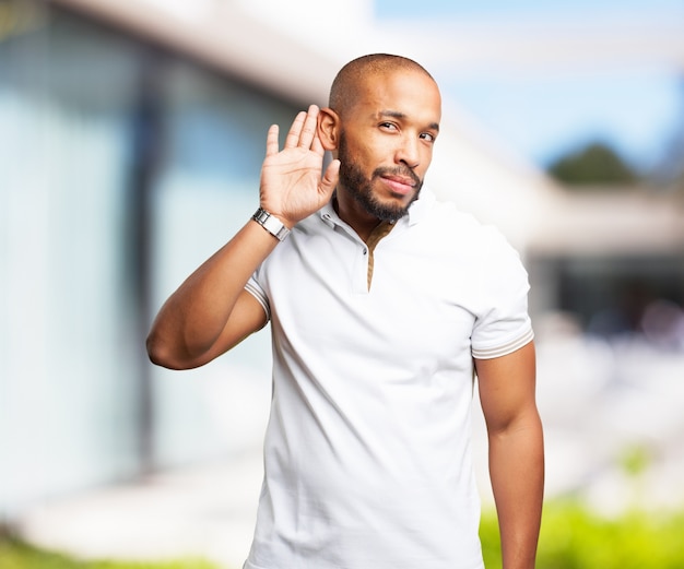 hombre negro expresión de preocupación