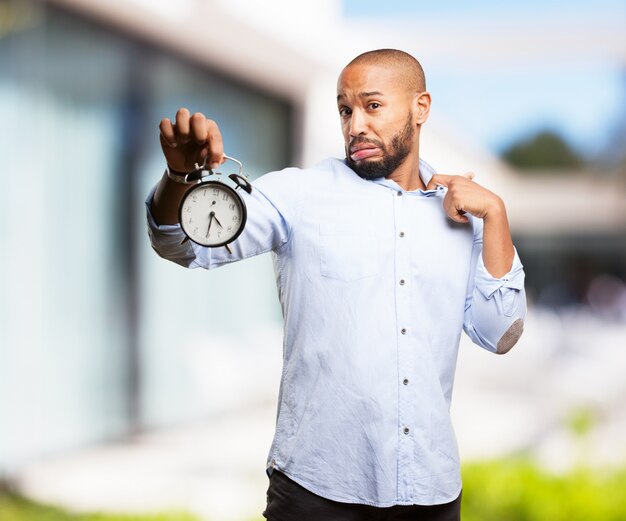 hombre negro expresión de preocupación