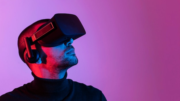 Hombre de primer plano con gafas vr