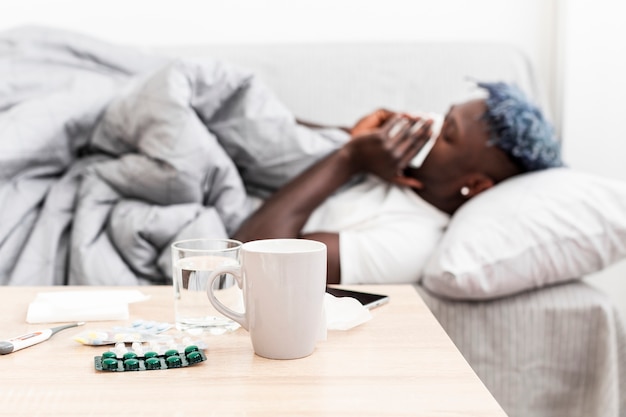 Foto gratuita hombre con problemas medicos