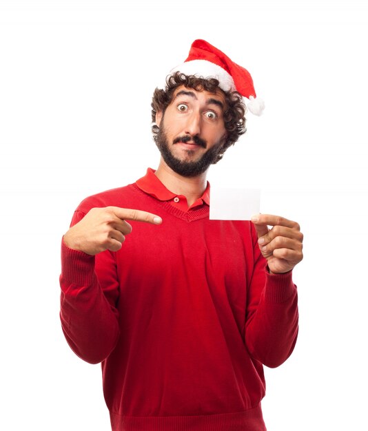 Hombre sorprendido mostrando una tarjeta en blanco