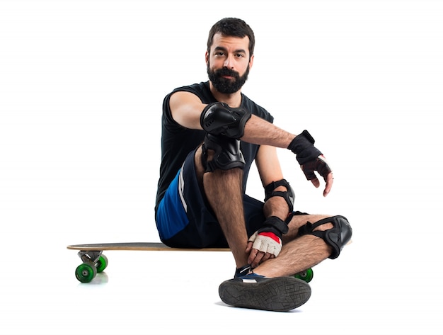 Hombre en su longboard