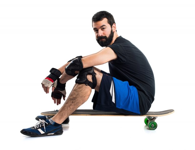 Hombre en su longboard