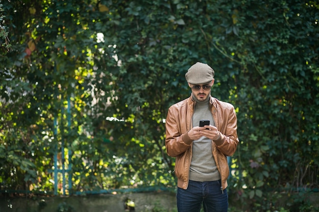 Hombre con teléfono