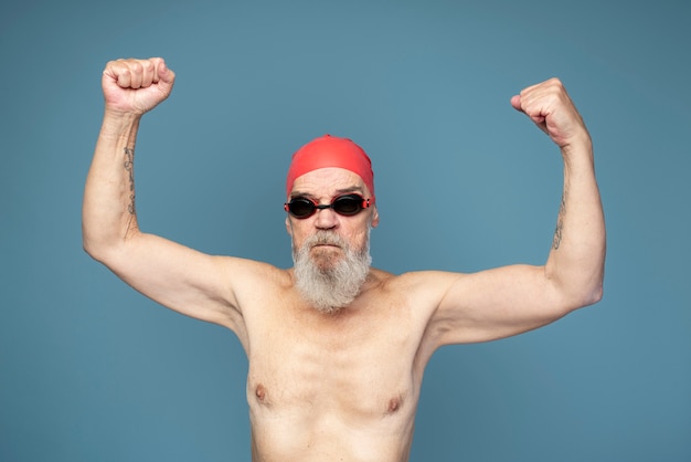 Hombre de tiro medio con gafas