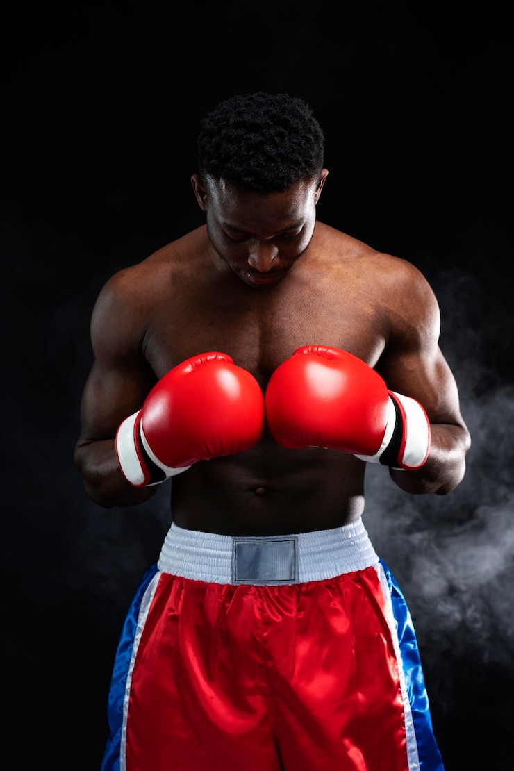 Foto gratuito hombre de tiro medio practicando boxeo