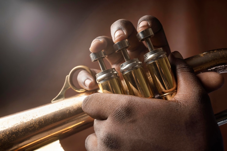 Foto gratuito hombre tocando música en el día del jazz