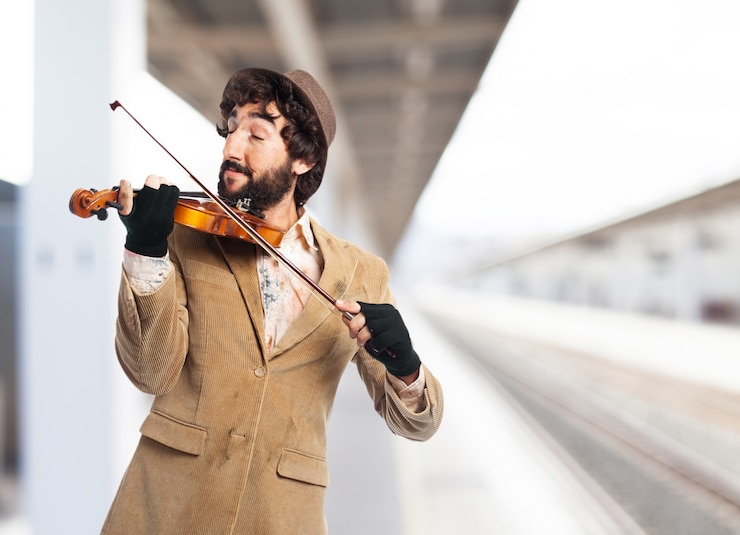 Foto gratuito hombre tocando el violín