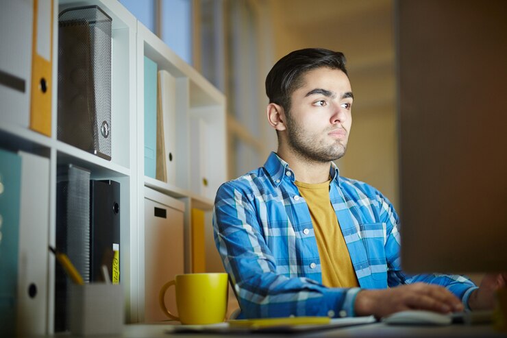 Foto gratuito hombre trabajando
