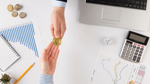Inversores a largo plazo en bitcoin acumulan más BTC y ya poseen 69% del suministro