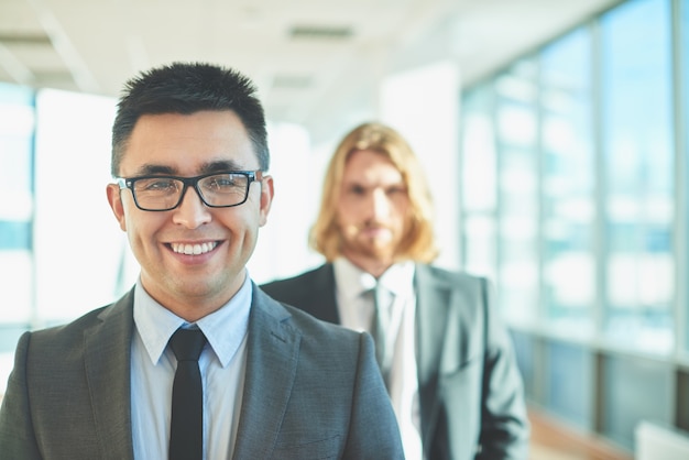 Hombres de negocios elegantes