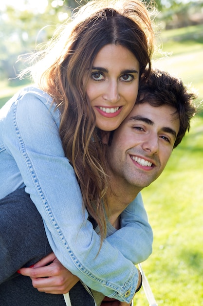 Foto gratuita hombres retrato verano al aire libre naturaleza