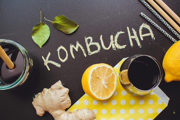 Foto gratuita home kombucha con limón, manzana y jengibre