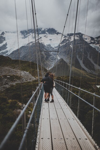 En Hooker Valley Track con vistas al monte Cook en Nueva Zelanda