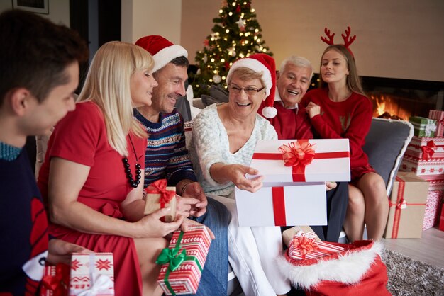 Hora de abrir los regalos de navidad