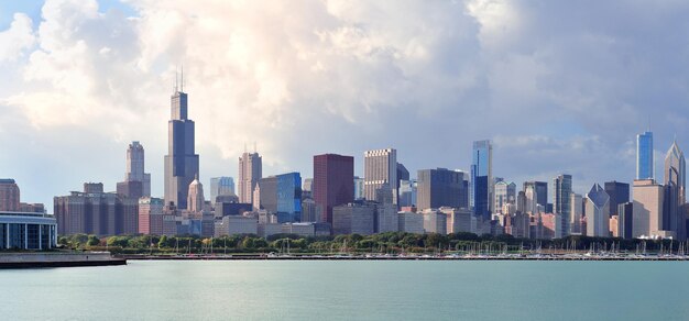 Horizonte de Chicago sobre el lago Michigan