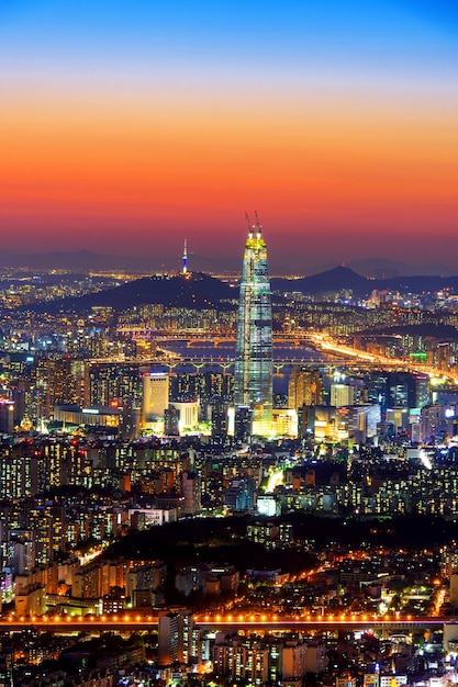 Horizonte de Corea del Sur de Seúl, la mejor vista de Corea del Sur con Lotte World Mall en la Fortaleza Namhansanseong