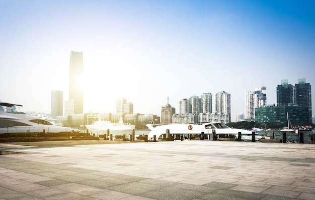 Foto gratuita horizonte de shanghai en día soleado, china