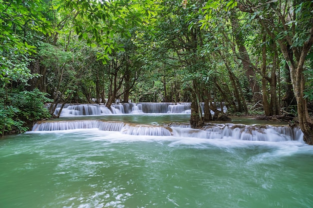 Huai Mae Khamin Cascada nivel 2 Khuean Parque Nacional Srinagarindra Kanchanaburi Tailandia