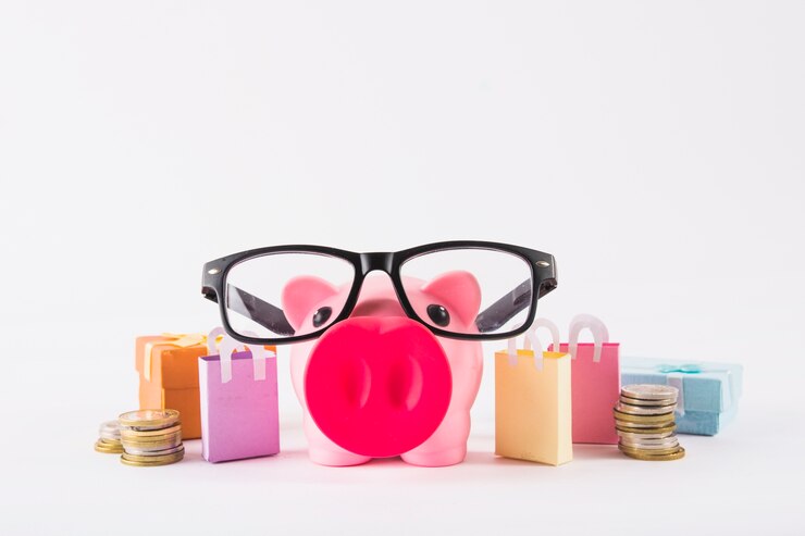 Foto gratuito hucha en vasos con bolsas de papel