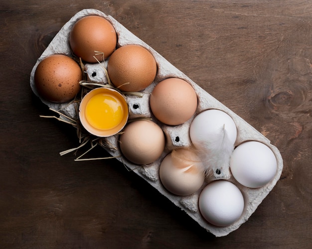 Huevos de gallina frescos de primer plano