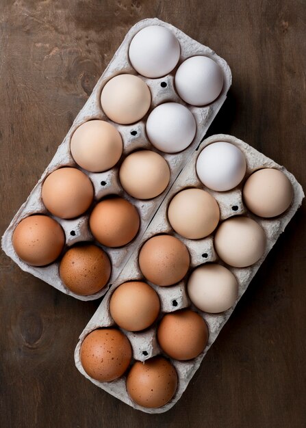 Huevos de gallina frescos de vista superior