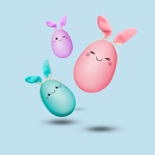 Huevos de pascua con caras graciosas pintadas
