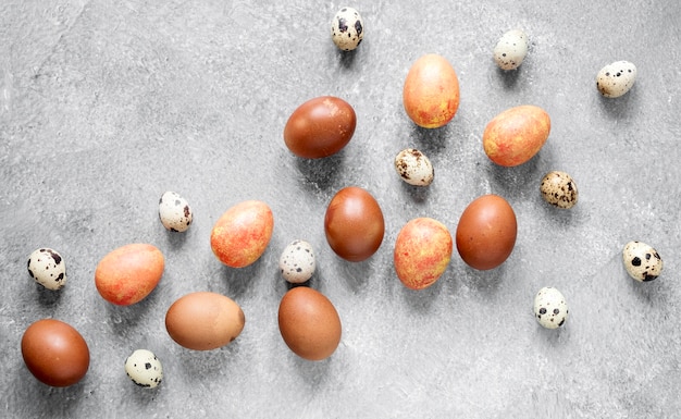 Huevos de pascua pintados de temporada laicos planos
