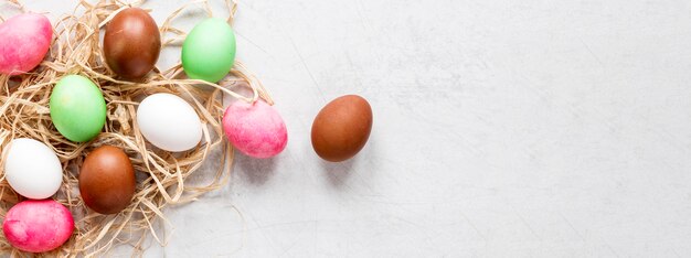 Huevos de Pascua pintados de temporada