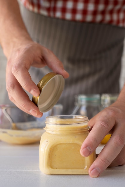 Foto gratuita hummus colorido y sabroso con ingredientes