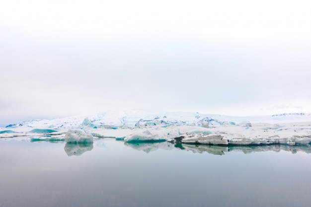 Icebergs en la Laguna de los Glaciares, Islandia.