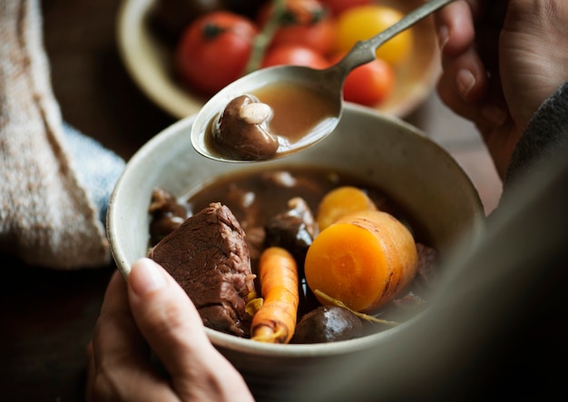 Idea casera de la receta de la fotografía de la comida del guisado de carne de vaca