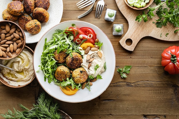 Foto gratuita idea de receta de falafel de camote para veganos