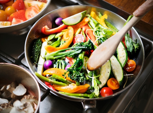 Idea de la receta de la fotografía de la comida de las verduras mixtas salteadas