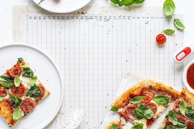 Foto gratuita idea de receta de pizza casera fresca