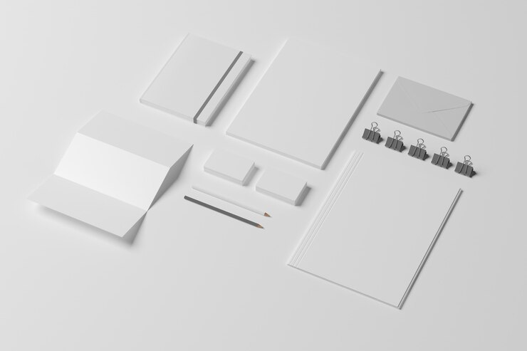 Foto gratuito identidad en blanco papelería conjunto aislado en blanco.