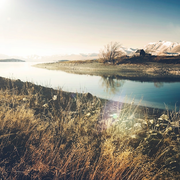 Iglesia del Buen Pastor y Lago, Mackenzie Country, Canterbury, Nueva Zelanda.