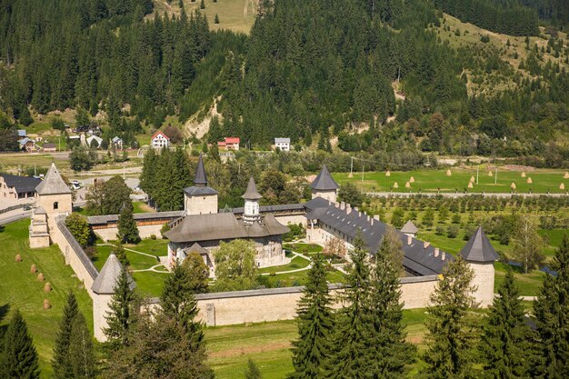 La iglesia del monasterio de Sucevita en Bucovina, Rumania