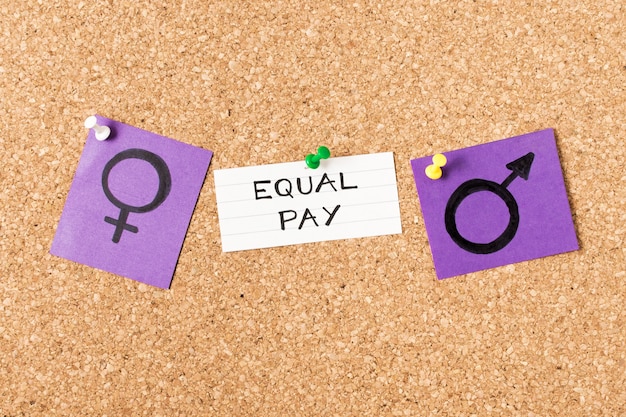Foto gratuita igualdad salarial entre símbolos de género de hombre y mujer