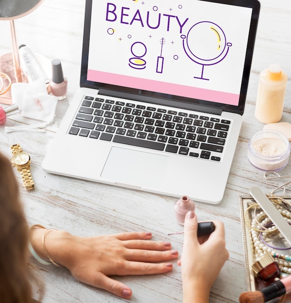 Foto gratuita ilustración del cuidado de la piel del cambio de imagen de los cosméticos de belleza en la computadora portátil