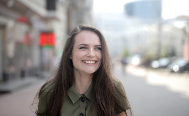 Imagen de una bella mujer sonriente