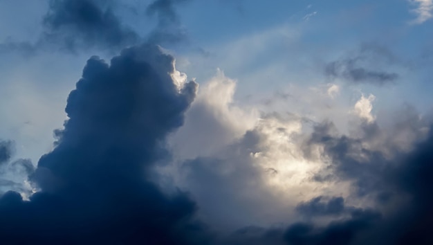 Foto gratuita imagen de cielo nublado con sol nublado