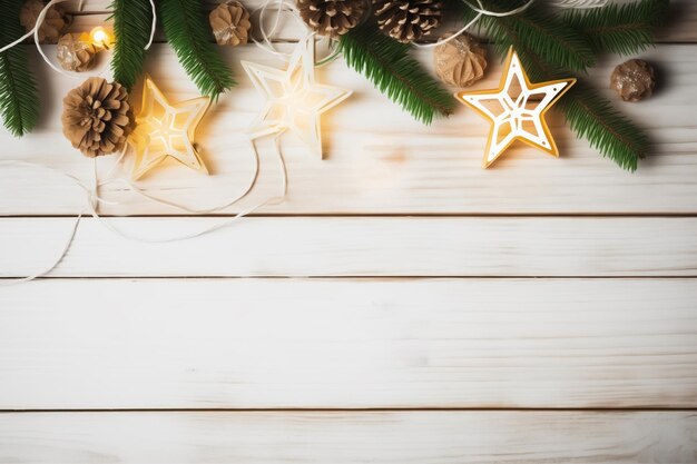 Imagen navideña con guirnalda de luces y estrellas sobre un fondo de madera blanca