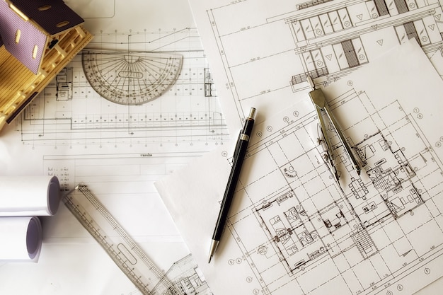 Imagen de objetos de ingeniería en el punto de vista top.Construction de trabajo. Herramientas de ingeniería.Vintage efecto de filtro retro tono, enfoque suave (enfoque selectivo)