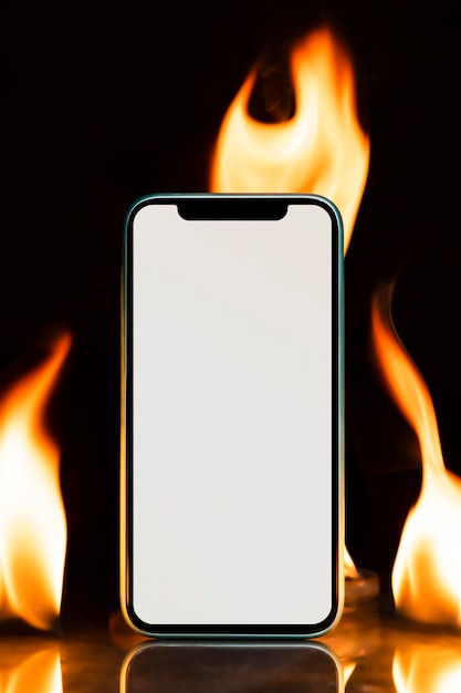 Imagen de la pantalla del teléfono en blanco, efecto estético de llama ardiente