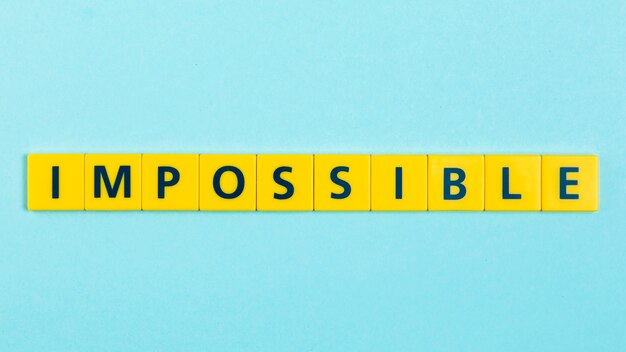 Imposible palabra en azulejos scrabble